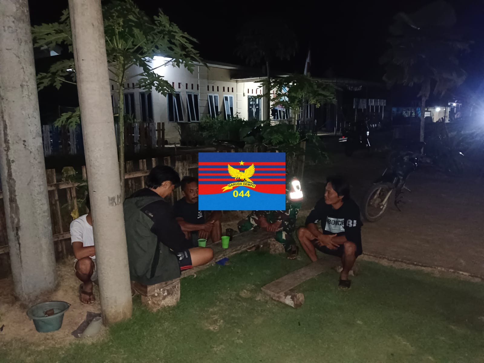 Babinsa Koramil 406-07/Jayaloka Sertu YD Ade Aktif Laksanakan Patroli Siskamling di Desa Purwodadi