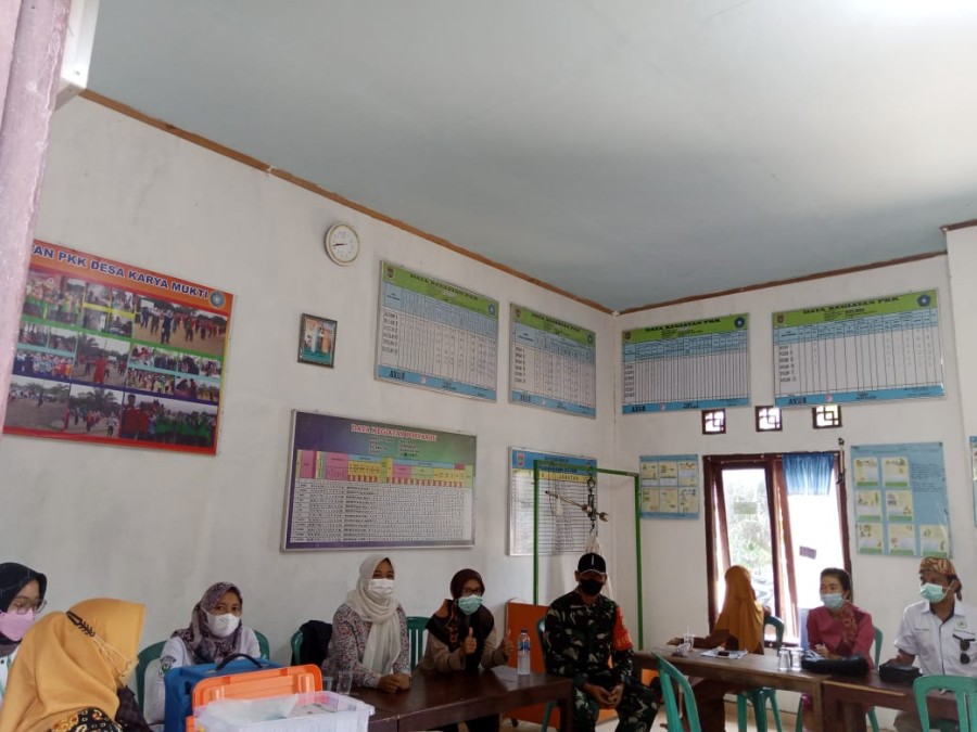 Monitoring Pelaksanaan Vaksinasi Bagi Pelajar Kembali Diberikan Babinsa Koramil 406-05/Muara Kelingi