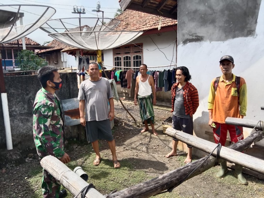 Peran Aktif Babinsa Koramil 406-05/Muara Kelingi Laksanakan Komsos Bersama Perangkat Desa