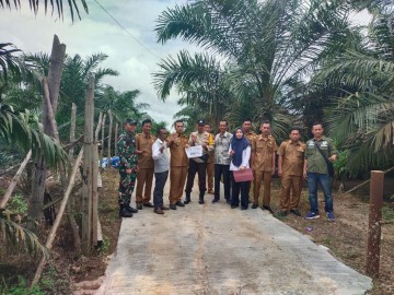 Babinsa Koramil 406-06 /Tugumulyo Kopda Edi Saputra Melaksanakan Giat Pengecekan Titik 100% Di wilayah binaan.