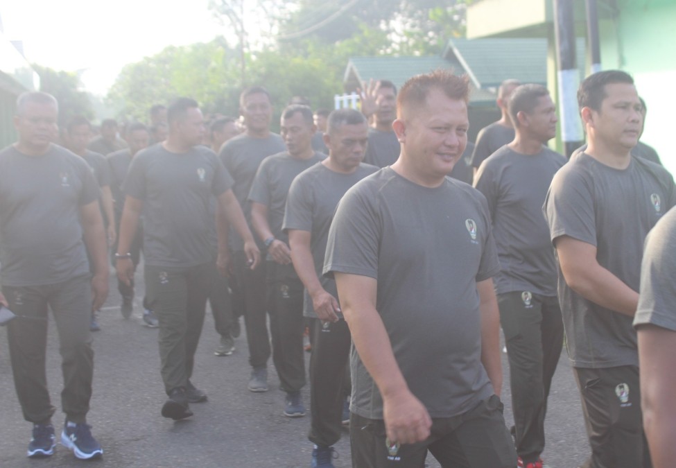 Untuk Tetap Terjaga Kondisi Prima Anggota Kodim 0406 Lubuk Linggau Melaksanakan Olahraga