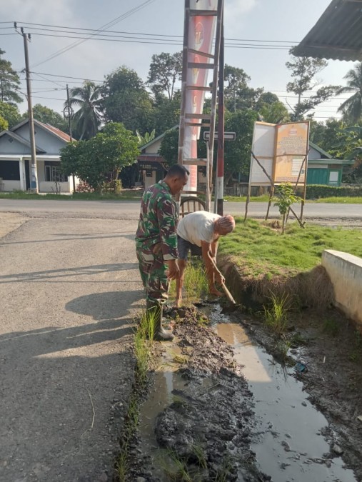 Babinsa Koramil 406-09 /Terawas Melaksanakan Kegiatan Patroli Gulbencal( Bajir Dan Tanah Longsor) Di Wilayah binaan.