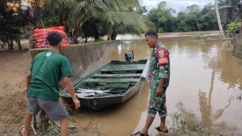 Babinsa Koramil 406-03/Rupit Serda Budi Melaksanakan Kegiatan Komsos Di wilayah binaan.