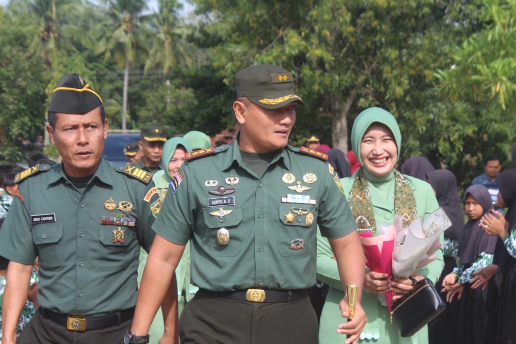 Dandim 0406/Lubuk Linggau Dan Ketua Persit KCK Cabang XVII Sambangi Dua Sekolah Yayasan Kartika