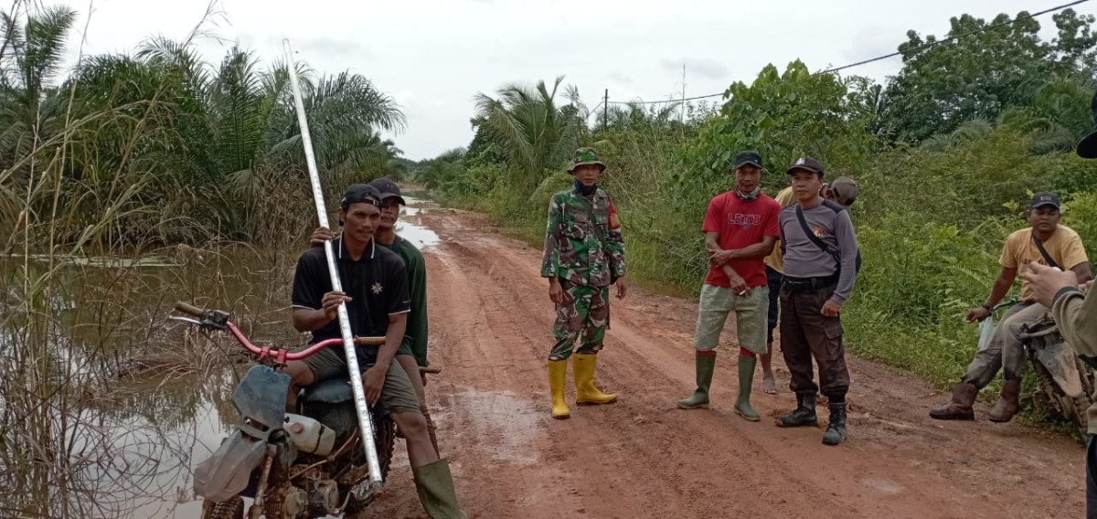 Banjir Melanda Di Wilayah Binaan, Sertu yunistan Siaga Tanggap Bencana