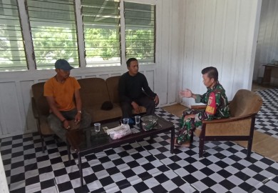 BABINSA KORAMIL 406-04/MUARA LAKITAN LAKSANAKAN KOMSOS BERSAMA MITRA KARIB DAN TOKOH MASYARAKAT.