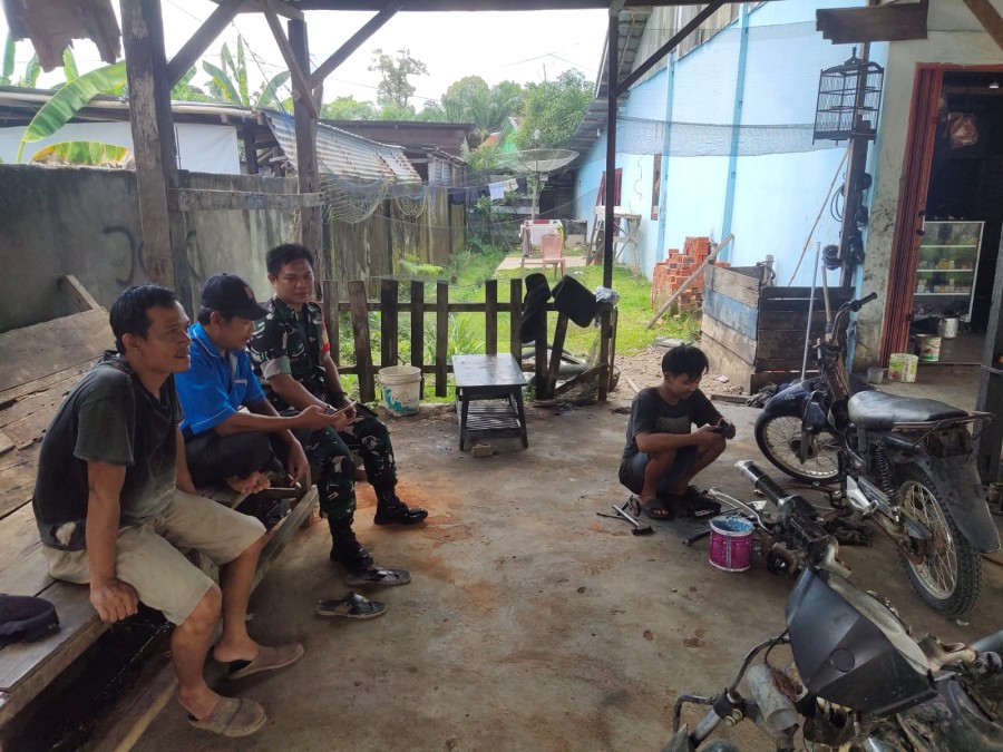 Wujudkan Keakraban Babinsa Koramil 406-05/Muara Kelingi Sambangi Warganya