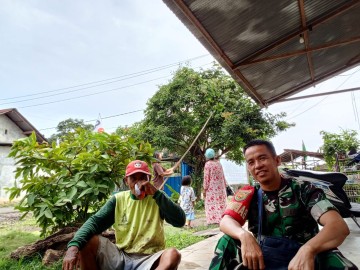 Jalani Silaturahmi Babinsa Koramil 406-06/Tugumulyo Melaksanakan Komsos Bersama Warga Diwilayah Binaan.