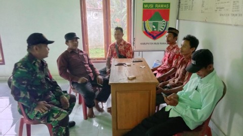 Komsos Babinsa Koramil 406-05/ Muara Kelingi Pererat Jaring Kemitraan