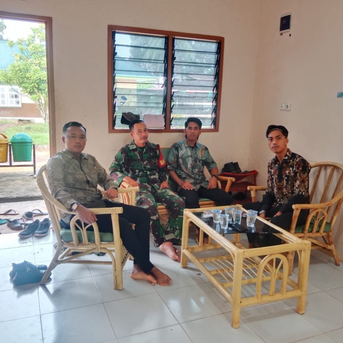 Komsos Babinsa Koramil 406-05/ Muara Kelingi Wujudkan Sinergitas Dengan Pemerintah Desa