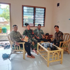 Komsos Babinsa Koramil 406-05/ Muara Kelingi Wujudkan Sinergitas Dengan Pemerintah Desa
