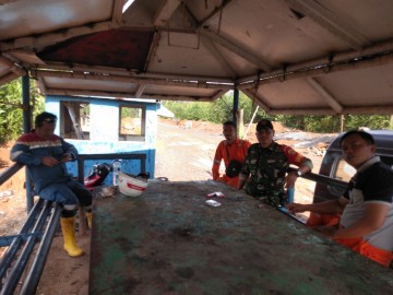 Tingkat kan keakraban dengan warga Sertu Wahyu Nugroho sambangi wilayah desa binaan