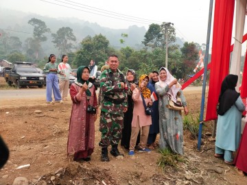 Jalani Silaturahmi Babinsa Koramil 406-03/Rupit Melaksanakan Komsos Bersama Warga Desa Diwilayah Binaan.