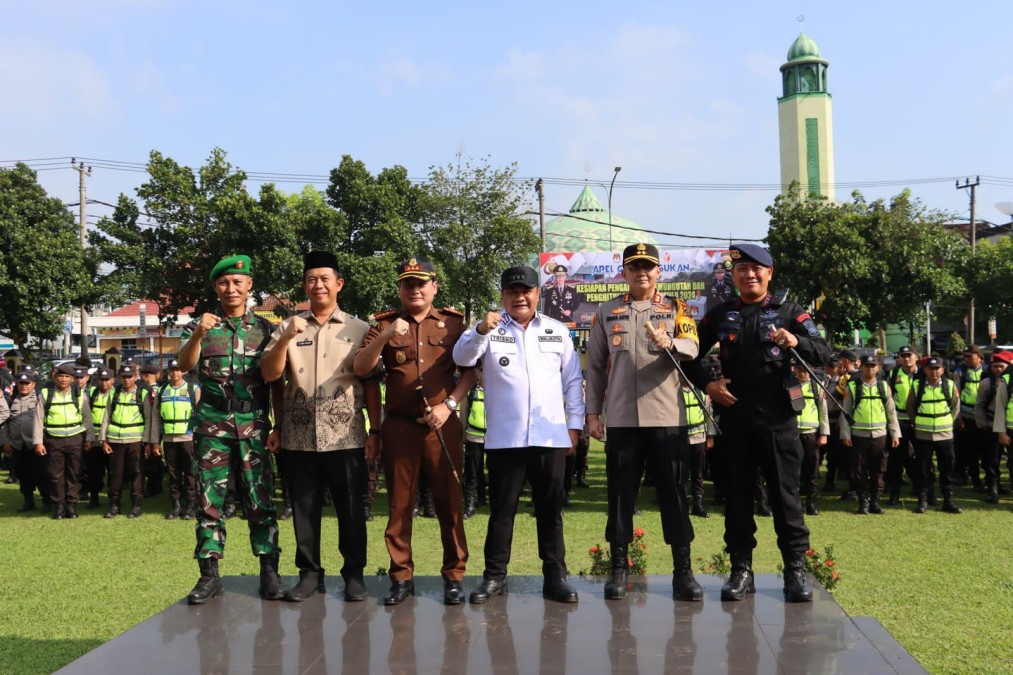 Apel Penyerahan Sarpras Personil Pam TPS Pemilu Polres Lubuk Linggau TA. 2024