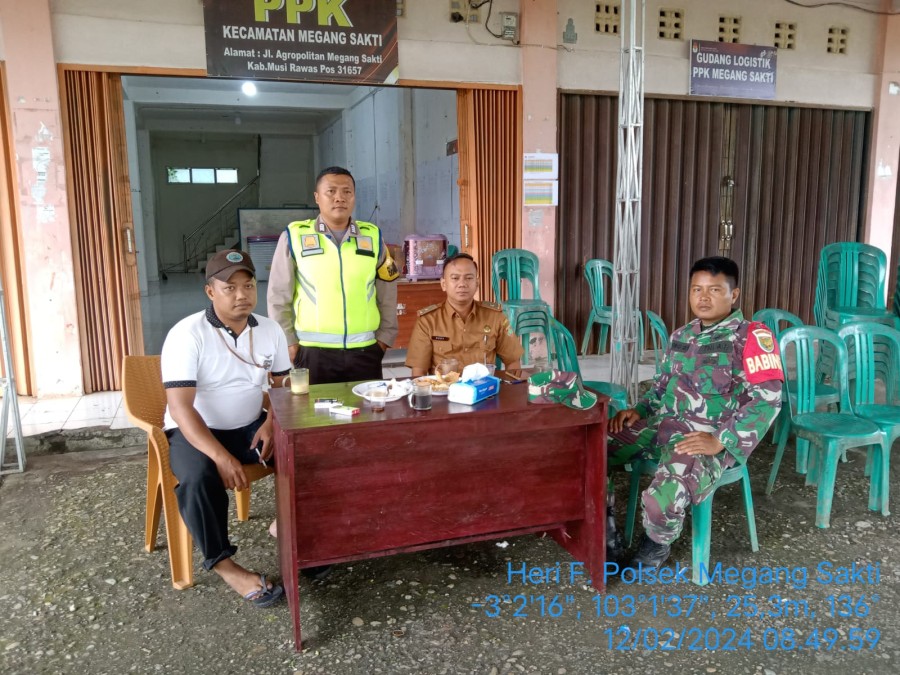 Koptu Samsul Bahri monitoring logistik pemilu di kantor sekretariat PPK kecamatan Megang sakti