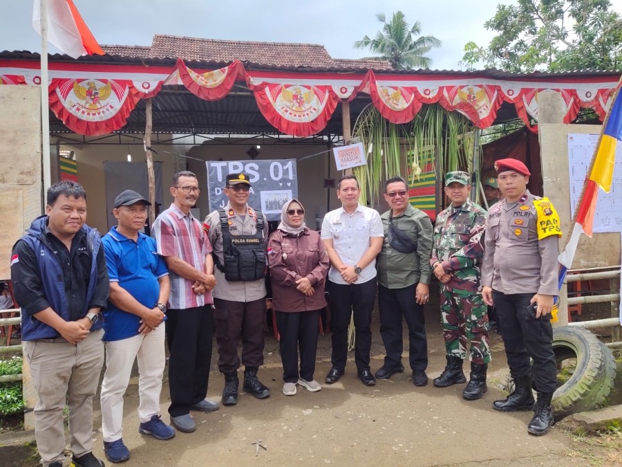 Pastikan Proses Pemungutan Suara Berjalan Lancar dan Aman Danramil 406-05/Muara Kelingi Tinjau TPS