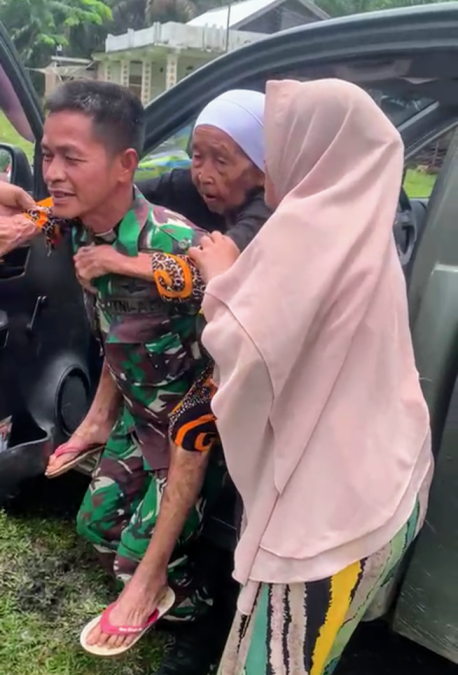 Wujudkan Cita-cita Seorang Nenek Babinsa Bantu Datang Sampai Ke TPS