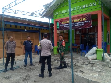 Babinsa Koramil 406-06/Tugumulyo Melaksanakan Pam Hasil Logistik Pemilu.