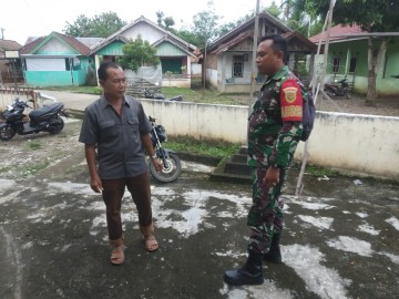 Babinsa Koramil 406-05/Muara Kelingi Wujudkan Keamanan Wilayah Melalui Komsos