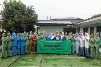 Menyambut HUT Ke 78 Persit KCK Cabang XVII Kodim 0406/Lubuk Linggau Menggelar Donor Darah