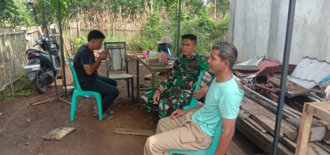 Babinsa Koramil 406-06/ Tugumulyo Koptu Sujarwo Melaksanakan Komsos Diwilayah binaan.