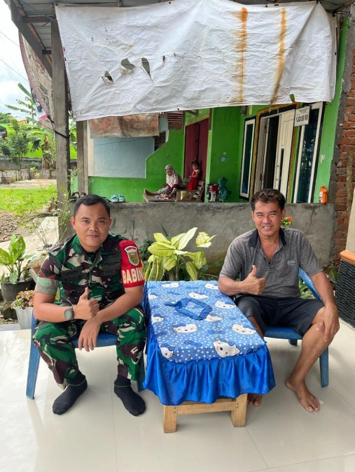 Babinsa Koramil 406-06/ Tugumulyo Kopda Edi Saputra Melaksanakan Komsos Diwilayah binaan.