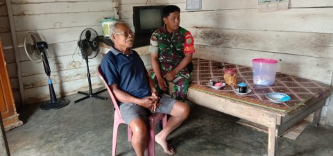 Serda Sutarmono Komsos Dengan Tokoh Masyarakat Di Wilayah desa Binaan.