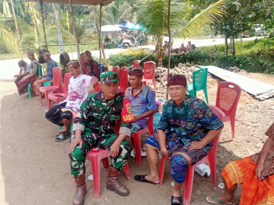 Selalu Hadir di Tengah Masyarakat, Babinsa Koramil 07/jayaloka Hadiri acara hari Raya Nyepi umat agama Hindu