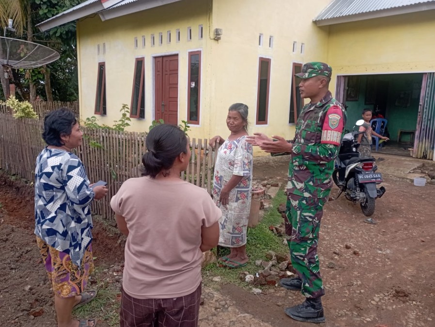 Jalani Silaturahmi Di Bulan Ramadhan Babinsa Koramil 406-06/Tugumulyo Serda Nusdar Melaksanakan Komsos Diwilayah binaan.