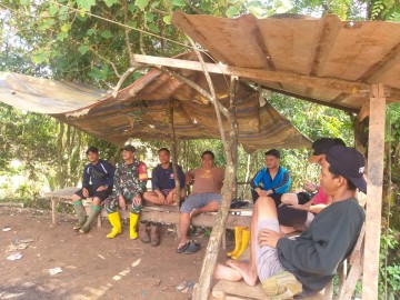 Jalin Silaturahmi di Bulan Ramadhan, Babinsa Koramil 406-04/Muara Lakitan Komsos Bersama masyarakat desa binaan