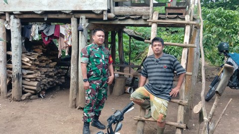 Babinsa Koramil 406-07/jayaloka kopka adbul hoiri Melaksanakan Komsos dengan Petani kopi di Wilayah Binaan