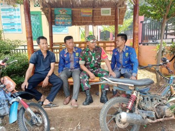 Komsos Babinsa Koramil 406-04/Muara Lakitan Bersama Kades Dan Perangkat Desa di wilayah binaan