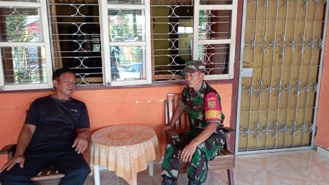 Komsos Dengan Warga Binaan Sertu yunistan Babinsa Koramil 406-04/Muara Lakitan Bahas Keamanan dan Kebersihan Lingkungan