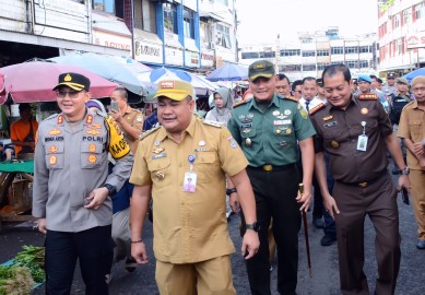 Sidak Pasar Dalam Rangka Pantau Harga Barang Pokok Menjelang Hari Raya Idul Fitri 1445 Hijriyah