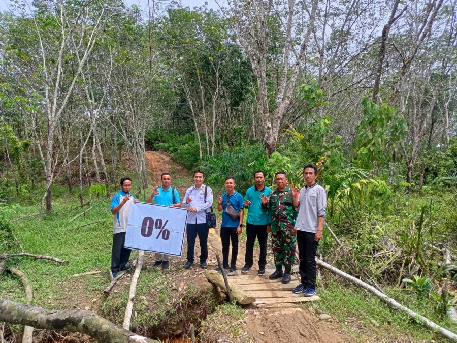 Pastikan Kegiatan Berjalan Lancar dan Aman Babinsa Dampingi Penentuan Titik Nol dan Penyaluran BLT