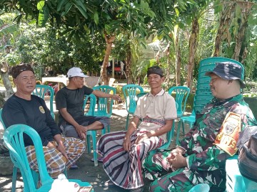 Babinsa Koramil 406-04/Muara Lakitan Monitoring Persembahyangan Umat Hindu di wilayah binaan
