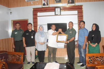 KPU Musi Rawas Utara Memberikan Penghargaan Kepada Kodim 0406/Lubuk Linggau