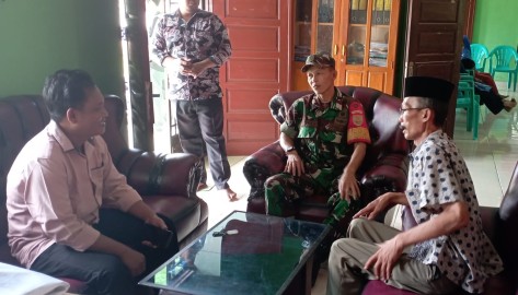 Sertu yunistan Babinsa Koramil 406-04/Muara Lakitan jalin Silaturahmi Dengan Tokoh Masyarakat Dan Mitra Karib Di wilayah binaan