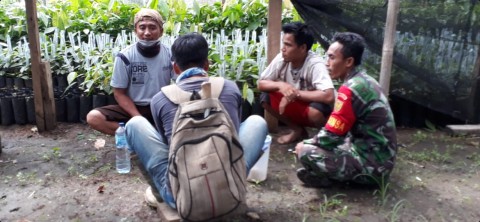 Sertu Bambang Jalin Silaturahmi Bersama masyarakat di wilayah desa Binaan