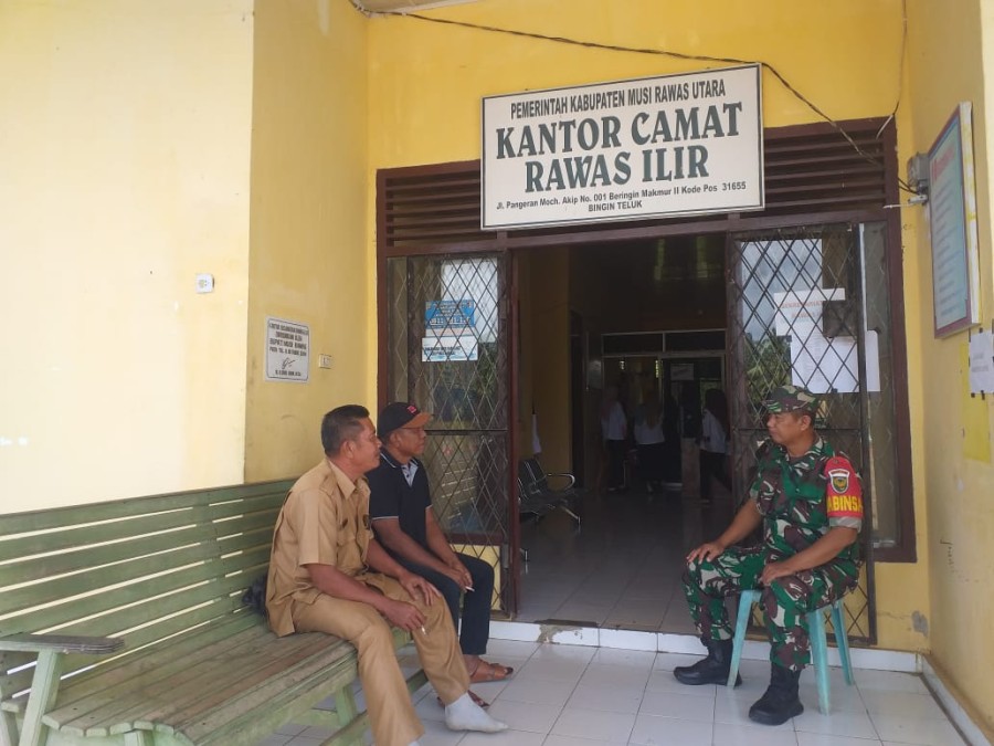 Babinsa Koramil 406-02/rawas ilir Melaksanakan Rapat komunikasi sosial Di Kantor Camat rawas ilir