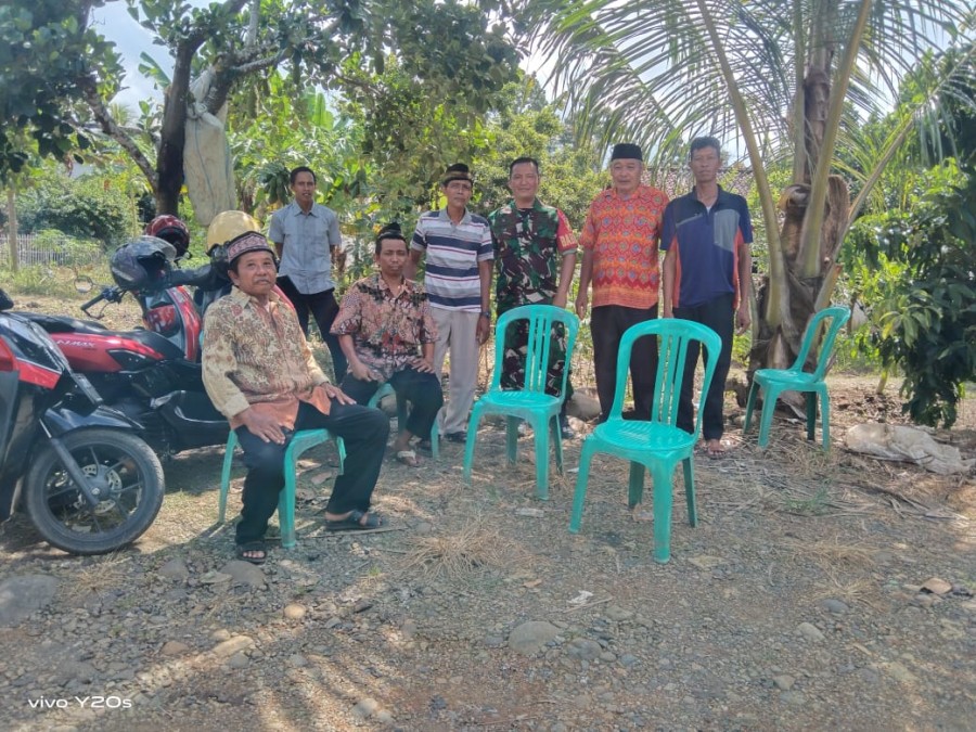 Babinsa Koramil 406-05/Muara Kelingi Turut Berpartisipasi Dalam Menjaga Keamanan Acara Warga