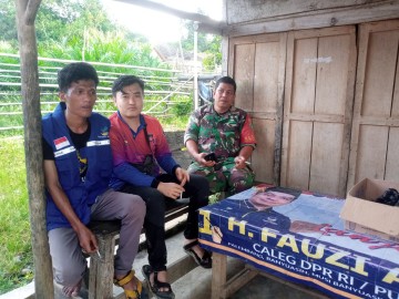 Silaturahmi Dengan Warga Binaan, Babinsa koramil 406-03/rupit Ingatkan Warga Waspada Banjir Dan Tanah Longsor