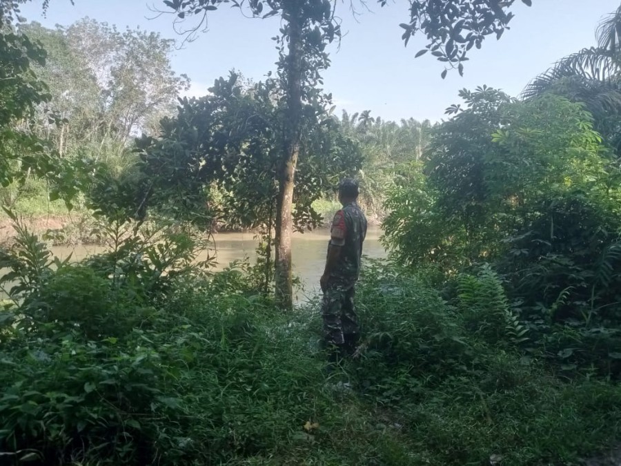 Babinsa Koramil 406-09/Terawas Melaksanakan Kegiatan Gulbencal Di Wilayah binaan.