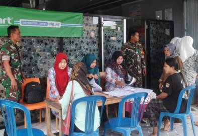 Babinsa Koramil 406-04/Muara Lakitan Sertu Bambang dan Koptu Samsul Bahri Hadiri Kegiatan Pelayanan KB Gratis dalam rangka memeriahkan hari Kartini.