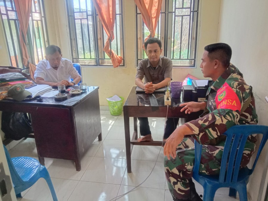 Pererat Sinergitas di wilayah, Babinsa Komsos Dengan Perangkat Desa