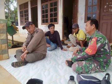 Cegah Kenakalan Remaja Sertu Ali Mubin Komsos Dengan Tokoh Pemuda Di Wilayah binaan.