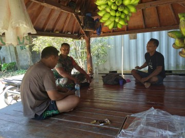 Terus Jaga Hubungan Baik, Sertu Abdul Rohim Laksanakan Komsos Dengan Warga Binaan