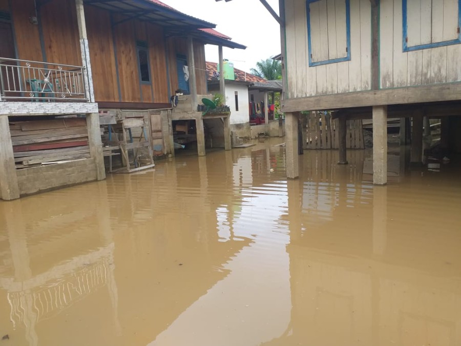 Babinsa Koramil 406-02/rawas ilir monitoring kegiatan gulbencal Di Desa binaan.
