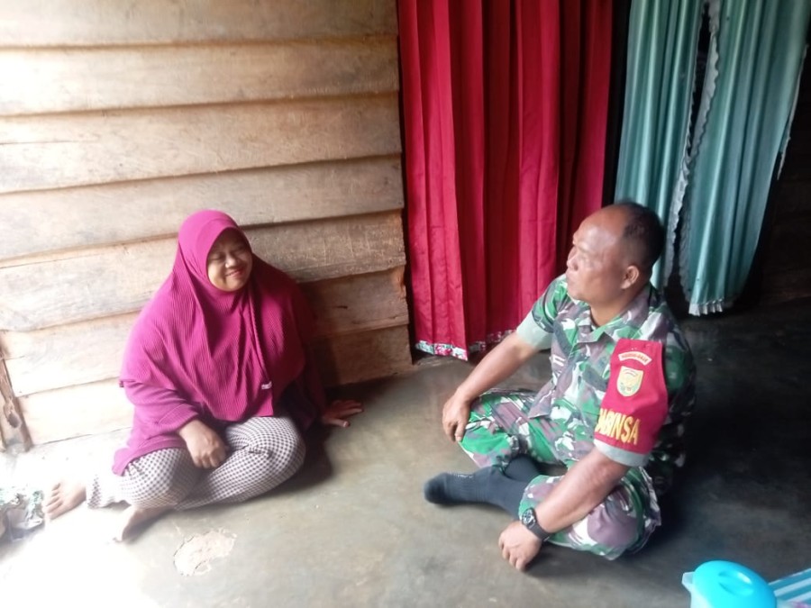 Bincang Santai, Jaga Hubungan Baik Babinsa Koramil 406-07/jayaloka jalin komsos Dengan Warga Binaan