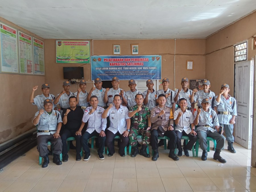 Serma Deki Adi Kesuma Babinsa Kodim 0406 Lubuk Linggau Berikan Pembekalan dan Pelatihan Kepada Satlinmas